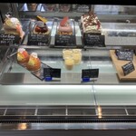 パティスリー タクミ - ショーケース