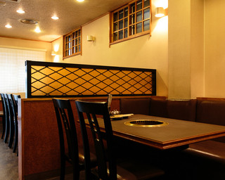 Sumibiyakiniku Mangetsu - テーブル席もあります