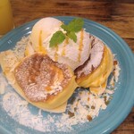 Kauai Diner - スノーホワイトキャラメルバナナパンケーキ