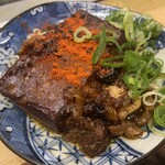 Nagatahonshou - 肉豆腐をビールとつまみながら焼き上がりを待つ