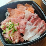 Osashimi Donya - 持ち帰り　３種丼「サーモン、ブリ、ネギトロ」