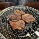 大衆焼肉ホルモン よっとこ - 牛骨付きカルビ定食(1,078円)