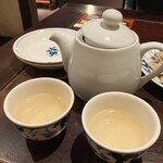 陳麻婆豆腐 - ジャスミン茶。美味しい！器もいい！このお茶ポットセットが欲しい！