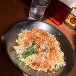 Zhi-ma - ナッツがたっぷり入ってます。昔来た頃は汁なしの担々麺を食べた事がなかったので衝撃的でした。