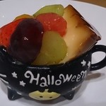 菓子工房コージ - ハロウインパフェ　　巨峰、メロン、いちご、オレンジ、黄桃