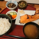 和食処 司 - 料理写真:焼魚シャケ大 税込950円。充実の6品は味もボリュームも満足。