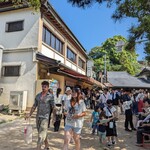 とりい - お店の前です。三連休中日で混雑してましたが、すぐ入店できました。