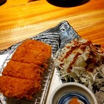 肉と野菜と日本酒と・・・ バリク - スパムとカマンベールフライ 630円、カレー塩が添えられてました