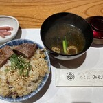 つくば 山水亭 - ガーリックライス＆赤だし