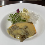 つくば 山水亭 - サーモンのキノコソース