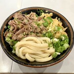 Okaseimen Sho - 下から麺を持ち上げると現れる太麺