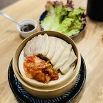 だるま焼売 - 蒸し豚ポッサムスタイル