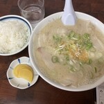 来久軒 - 腹ペコなんで久々の「チャーシュー麺」