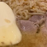 摩天楼 - 麺は中太の縮れ麺