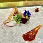 トゥ・ラ・ジョア イズム - 