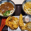 宮武讃岐うどん - カレーうどん、野菜かき揚げ。冷やかけ、鶏天、丸茄子天、明太子バターおにぎり（家人A）