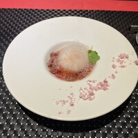 鉄板焼き 表参道 - 鈇板焼きLunch 【Standard course】全6品+乾杯
                      スパークリング（食後カフェ付）
                      ■シェフの逸品
                      黒毛和牛のタルタル ハイビスカスと出汁泡と共に