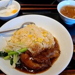 景珍楼 - 豚バラ肉の角煮チャーハン