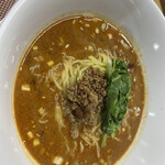 薫風飯店 - お腹はすでに満腹であったが、坦々麺を諦められなかった。もちろん、高等テクニック、ゆっくり啜る、そして直接喉に持ってっちゃう。麺は喉越しイマイチだが、スープが凄い