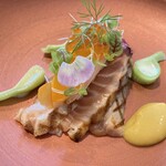 サンセリテ - 前菜
      　タスマニアサーモンのグリエ　
      　柑橘酢のマルテーズソースとバジルマヨソース