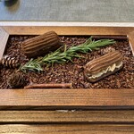 サンセリテ - アミューズ
      　松阪豚リエット　カカオのエクレア