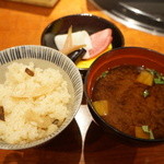 よろにく - 松茸ごはん、赤出汁、香の物（2013/10）