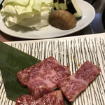 焼肉花よし - 野菜盛り、カルビ、