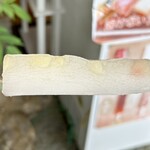 居川屋 - 料理写真:くずバー 白桃
緑も有る店内のベンチにて