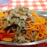 スパゲッティーのパンチョ 柏店 - ナポリタンメガ盛り トッピング「きのことにんにく炒め」