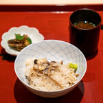 WAGYU USHITOMI - 食事 きのこ御飯