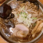 白樺山荘 - 醤油ラーメンもやし無料増し