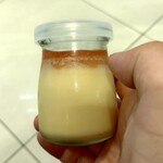 VACHE - チーズプリン いちじくの自家製コンフィチェール (税込)480円 ※手に取ると→推定直径5～6cm、高さ7cm程度の瓶であることがわかります。(2023.09.17)