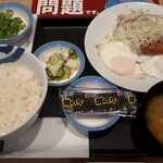 松屋 - ソーセージエッグW納豆大(500円也) お新香も美味かった♪