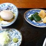 千利庵 - 漬物と煮卵付