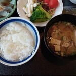 ホテル八峯苑・鹿の湯 - ご飯、味噌汁