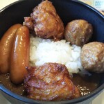 ココス - カレーライス(ウインナー、唐揚げ、肉だんごトッピング)