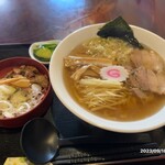 Kikusui - 生姜ラーメンと、トッピングのこたスペ。