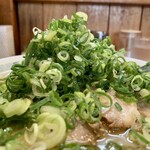 中華蕎麦 春馬 - 迫力の九条ねぎ✨✨✨