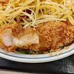 Katsuya - カツの肉厚はこんな感じ