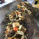 Okonomiyaki Hirano - みんなでいただきます(^^)