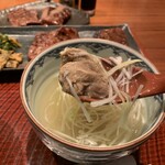 伊達の牛たん本舗 - テールスープのテール肉リフトアップ