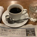 名曲・珈琲 麦 - 新聞、おしぼりにコーヒー、コーヒーミルクも昭和