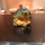 すし 良月 - 赤ウニの海苔巻き