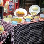 ビアレストラン Pubキリン - この日私は店頭に飾ってあったランチメニューの中から鶏ももステーキランチ８００円を食べようと決めて店内に入ってみました