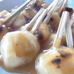 ぢゃんぼ餅 平田屋 - タレもよく絡んでいます。