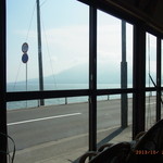 ぢゃんぼ餅 平田屋 - 窓際の椅子に座ると良い眺めです。