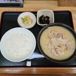 とん汁 たちばな - とん汁定食（並盛）1,070円