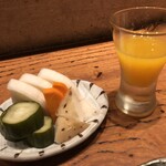 217903340 - お通しは、お漬物とみかんの食前酒