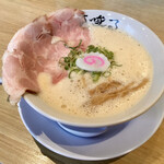 鶏そば唆る - 鶏そば醤油(900円)