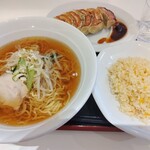 桃源 - ラーメン＋半チャーハン＋焼餃子